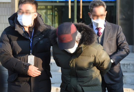 고개 숙여 인사하는 조두순(사진=연합뉴스)